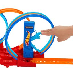 Hot Wheels Track Set, Ultra Hots Loop Madness with 3 Loops and 1 Hot Wheels Car in 1:64 Scale, Connects to Other Sets, Collapses for Easy Toy Storage image 3