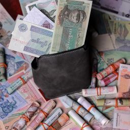 50 Different Foreign UNC Notes from 20+ Countries for Collection image 2