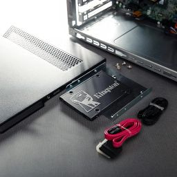 Kingston KC600 SSD SKC600B/256G Internal SSD 2.5 Inch(6.3cm), SATA Rev 3.0, 3D TLC, XTS-AES 256-bit Encryption - with Upgrade Kit image 1
