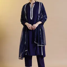 STYLEBAAZI Floral Yoke Design Thread Work Mandarin Collar Kurta With Trousers And Dupatta-picture-27