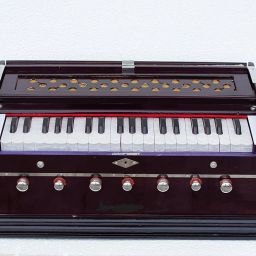 39 Keys, 7 Stopper 3.2 Octave Harmonium With Carry Bag 3.2 Octave Hand Pumped Harmonium-1