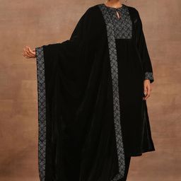 trueBrowns Embroidered Detail Shawl-image-0