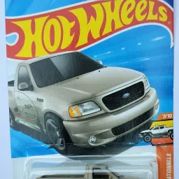 HOTTRUCKS CAMIONS ESNSATIONNELS 7/10 99 FIRD F-150 SVT LIGHTING TOY CAR-48