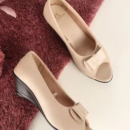 Carlton London Women Work Wedge Sandals with Bows-51