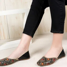 Anouk Embroidered Mojaris-picture-24
