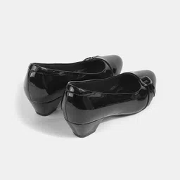 LEMON & PEPPER Pointed Toe Block Heeled Pumps image 2