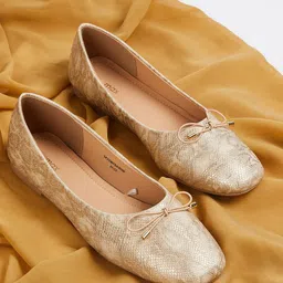 max Women Textured Mojaris with Bows Flats-image-65