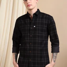 Men Regular Fit Checkered Cut Away Collar Casual Shirt-image-68