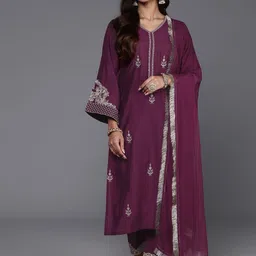 varanga Women Silk Blend Kurta Pant Dupatta Set-picture-7