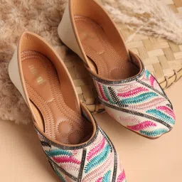 Ethnic Embroidred Jutis and Mojaris Bellies For Women-image-58