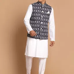 VASTRAMAY Men White Pure Cotton Kurta with Pyjamas-23