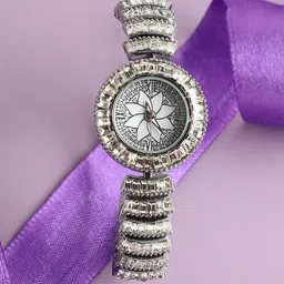 HAUTE SAUCE by Campus Sutra Women Embellished Dial & Bracelet Style Straps Analogue Watch AW24_HSWC1179-52