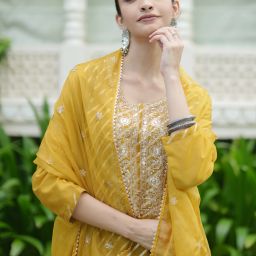 Women Silk Blend Kurta Pant Dupatta Set-image-82