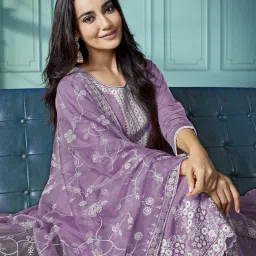 Women Chanderi Kurta Pant Dupatta Set-image-53