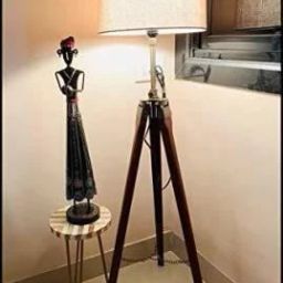 Tripod Floor lamp-0