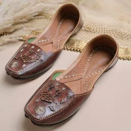 Punjabi jutti for women|Jutti for women leather|Mojaris for women Party Wear For Women-image-62