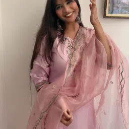 Women Silk Blend Kurta Pant Dupatta Set-image-19