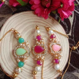 Bhaiya Bhabhi CR : 101 MULTI PACK OF 3 Kundan, Gold Finish Rakhi, Bracelet, Lumba Set-33