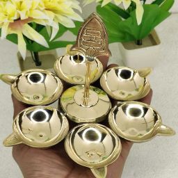 Puru Brass Arumuga Vel Vilakku / OM Saravana Bhava Deepam / Gold Shiny Finish Brass Table Diya-image-35
