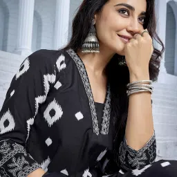 Women Viscose Rayon Kurta Pant Dupatta Set-picture-26