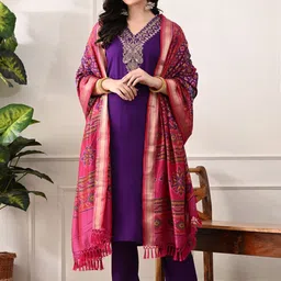 Bunai Dhaga Floral Embroidered V-Neck Straight Kurta With Trouser & Dupatta-image-25