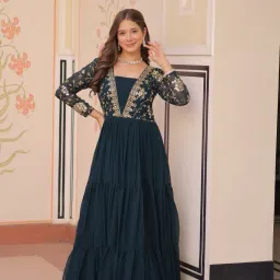 Embroidered Silk Blend Stitched Flared/A-line Gown-picture-12