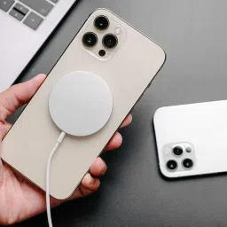 Muvit Type-C Meets MagSafe: iPhone Charging Simplified Charging Pad image 4