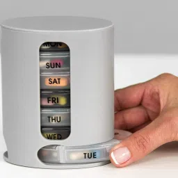 7 Pill Organizer 7 Portable Tray Pill Box with 7 Single Box & 4 Compartments Organize Medicine and Vitamins for Each day Storage Box/Pill Dispenser (PILL PRO.) Pill Box-19