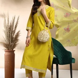 Women Silk Blend Kurta Pant Dupatta Set-image-49
